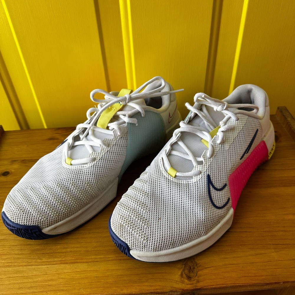 Nike Men’s Metcon White, Pink, and Blue Athletic Shoes